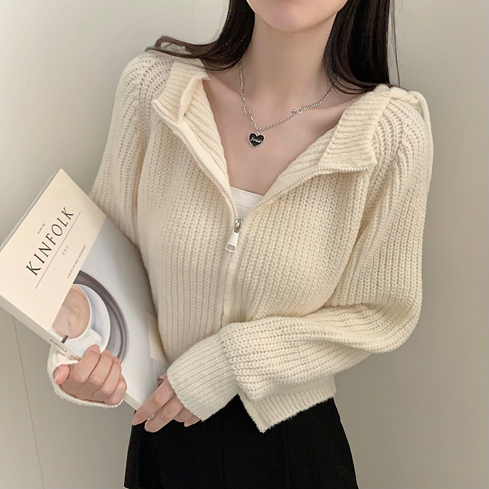 新品タグ付きpatou⭐︎Medallionピンク クロップドパーカー フード付き PATOU (パトゥ) 裏毛 オーガニックコットン メダイヨンロゴ