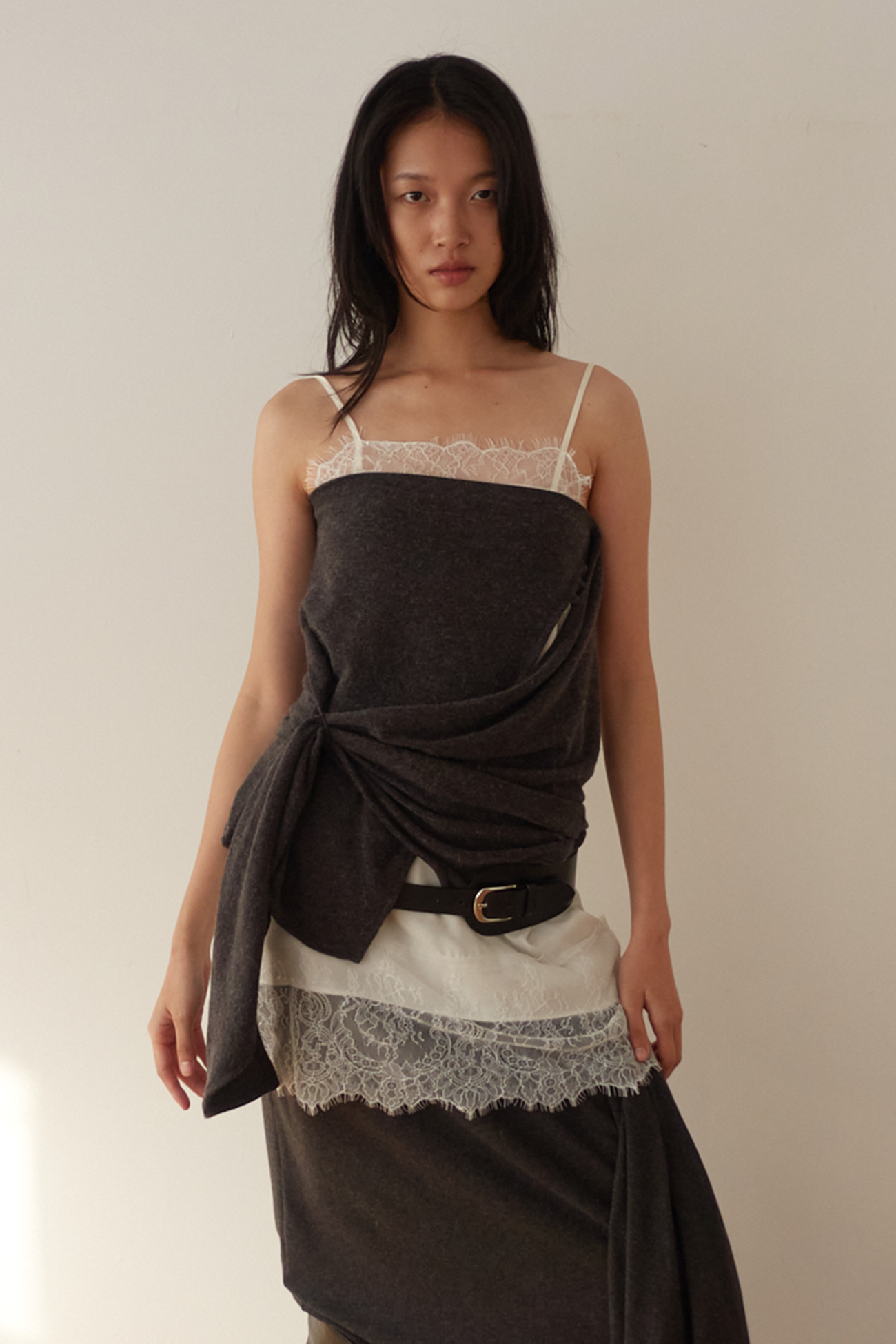 LAYERED FLARE TOP / CHARCOAL