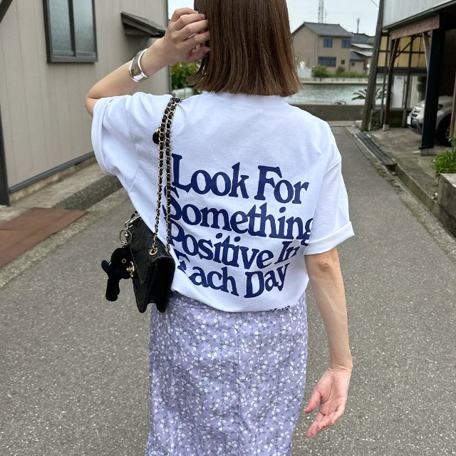 somethingレタリングTシャツ
