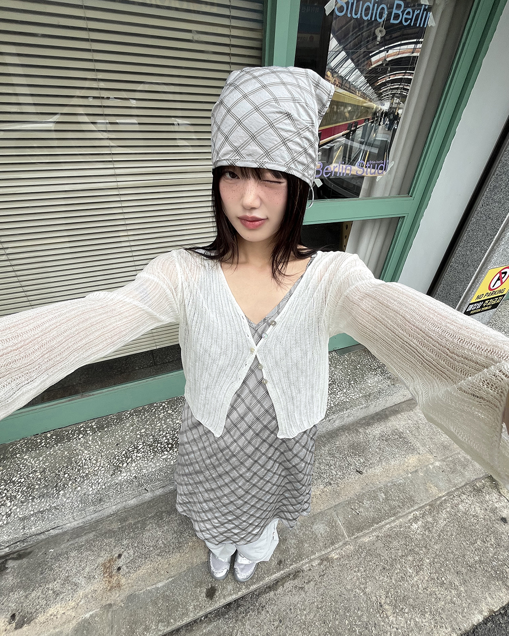 Vネックシースルーボタンクロップドカーディガン | ファッション