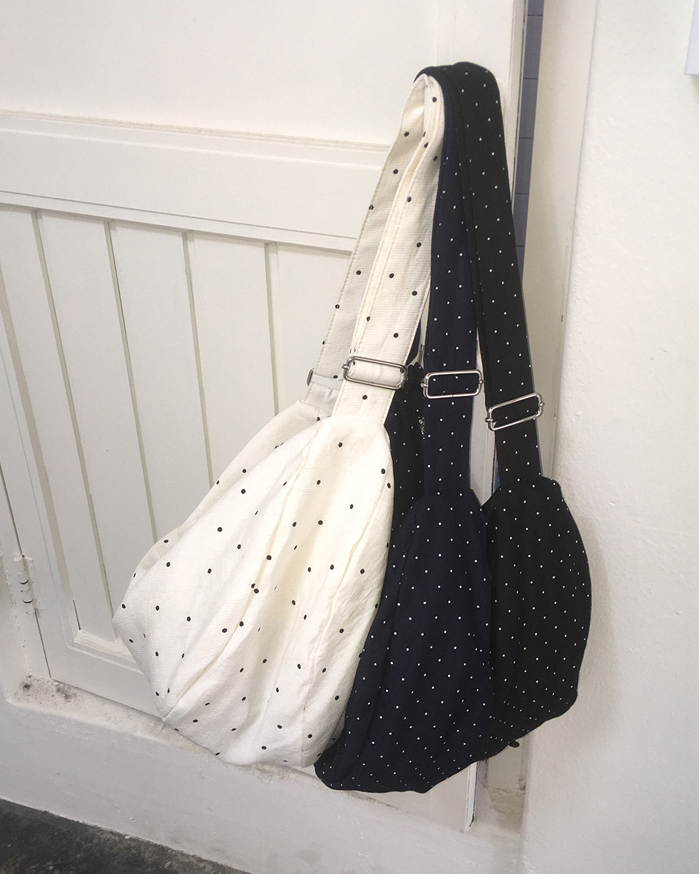 ショルダーバッグ・ポシェット Belted suede bucket bag ショルダーバッグ ミニショルダーバッグ レディース ポーチ
