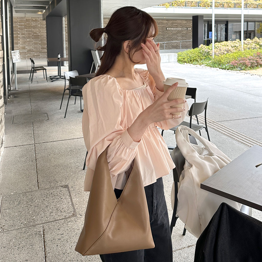 シャーリングスクエアネックブラウス | ファッション通販サイト NUGU