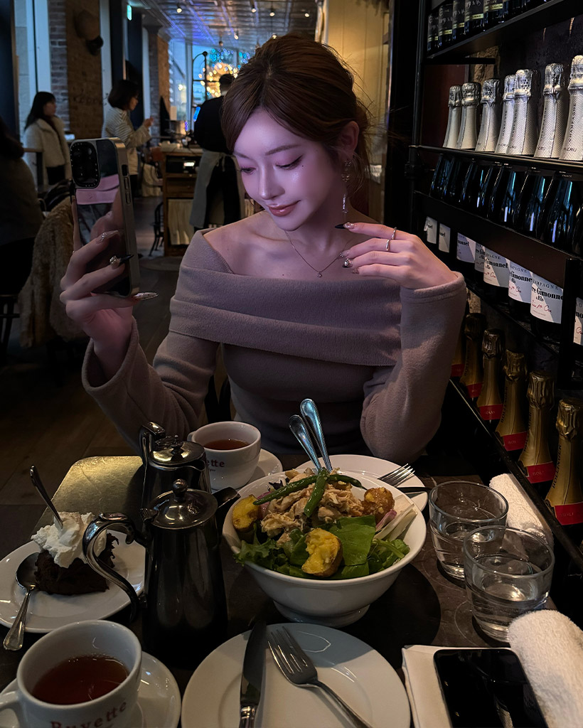 スリムフィットオフショルダーロングスリーブTシャツ