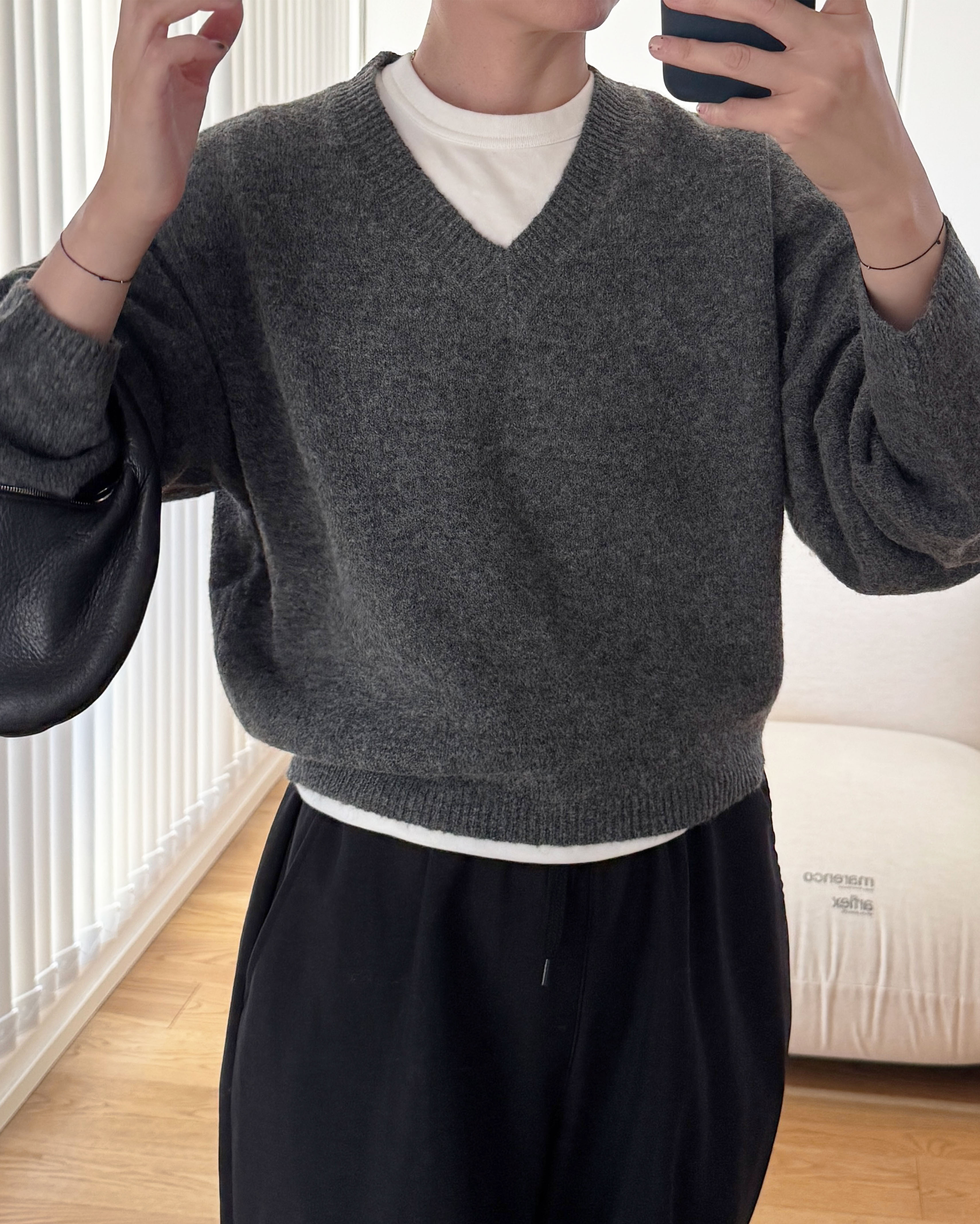 セミクロップドVネックニット | ファッション通販サイト NUGU