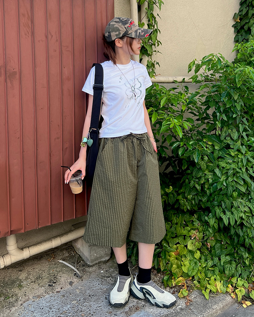 四つ葉のクローバーTシャツ | ファッション通販サイト NUGU