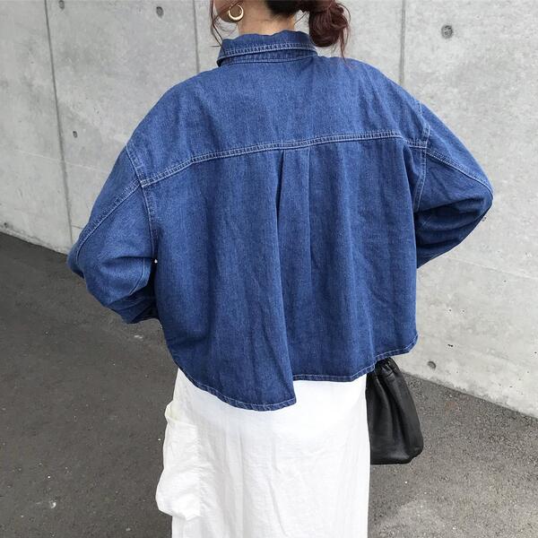 IENA【KURO/クロ】別注 クロップドデニムシャツ KURO ブラウス シャツ 「KURO/クロ」TUCK IN DENIM JACKET