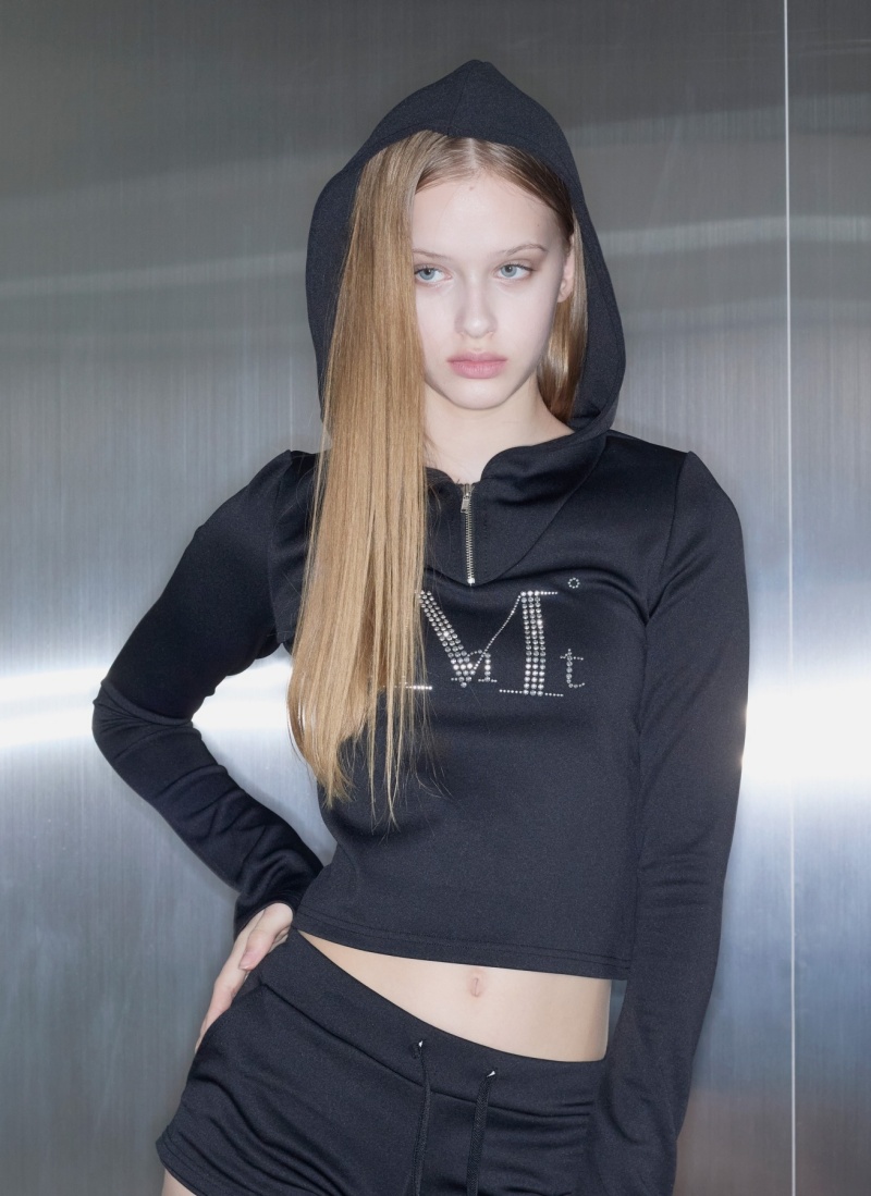 ☆韓国☆［MUCENT］KAYN SET UP HOTFIX LOGO HALF ZIP-UP HOOD T KAYN SET UP HOTFIX LOGO HALF ZIP-UP HOOD T | ファッション