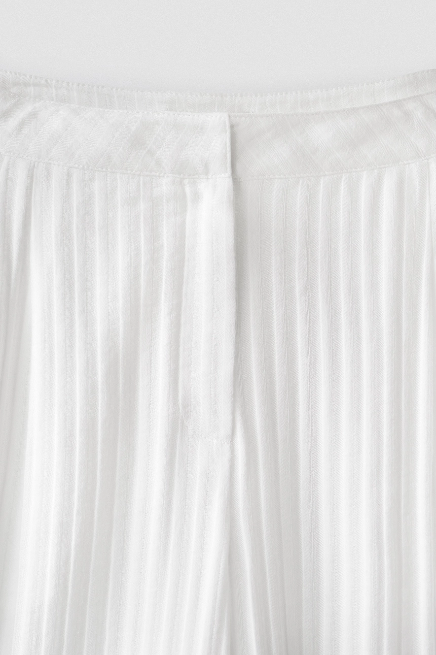 40.-Parco-cotton-two-tuck-pants-(white)2.jpg