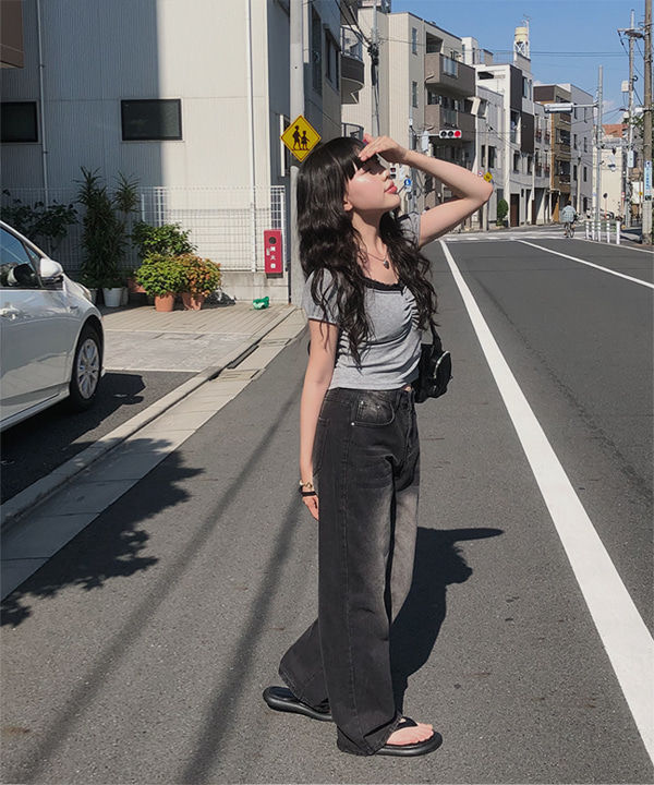 AAKAM ブラックストレートデニム AAKAM ブラックストレートデニム