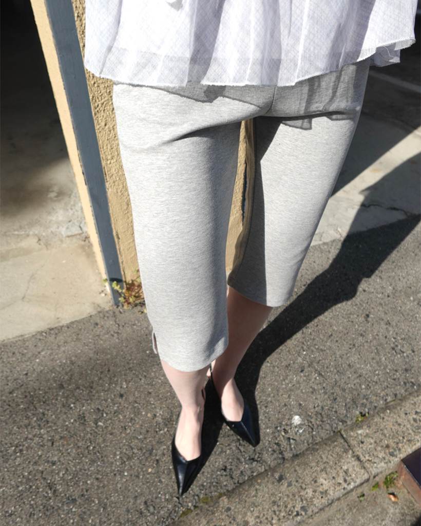 スリットカプリパンツ