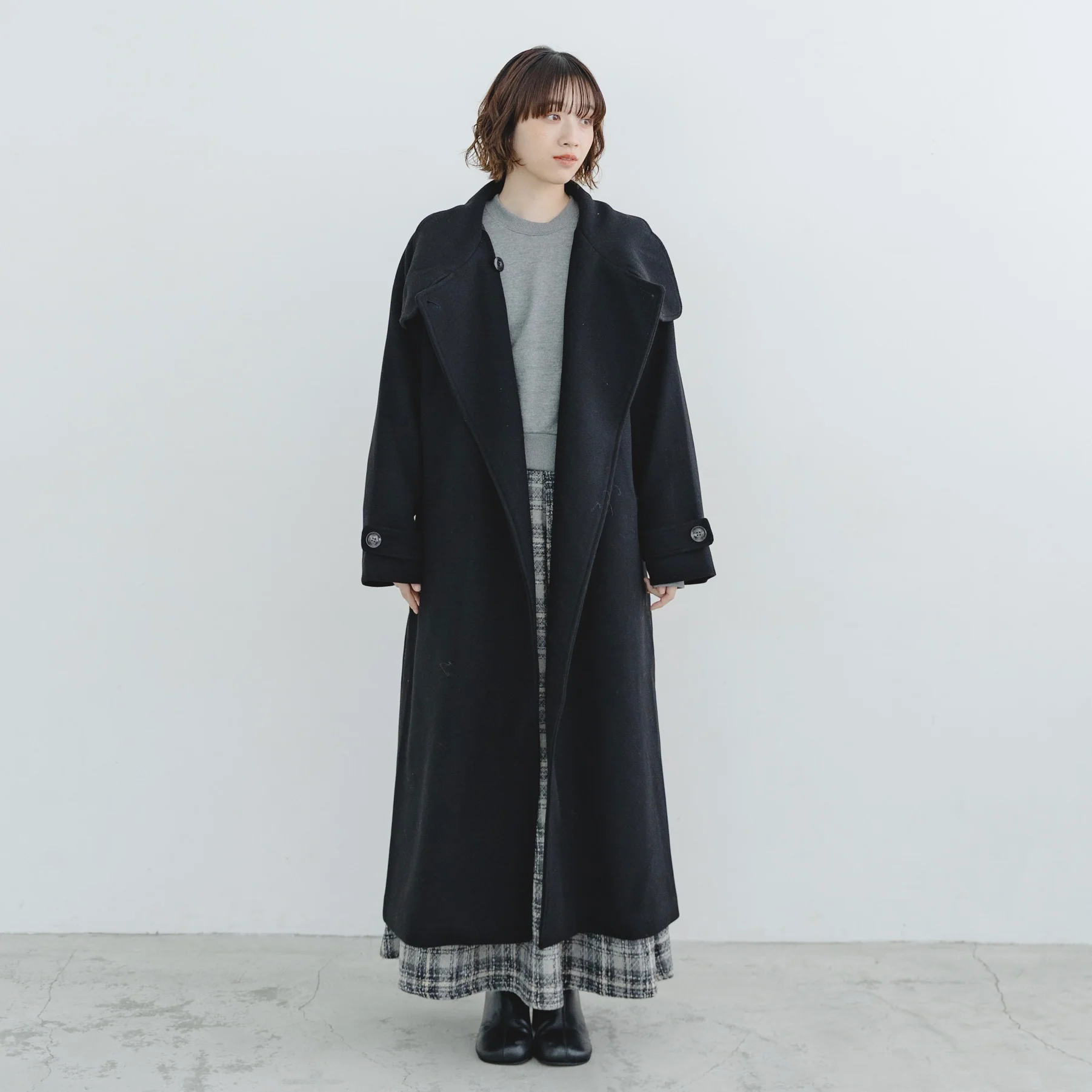 STILL BY HAND スタンドカラーオーバーサイズコート ベージュ STILL BY HAND 綿のような特殊ナイロンのスタンドカラーコート