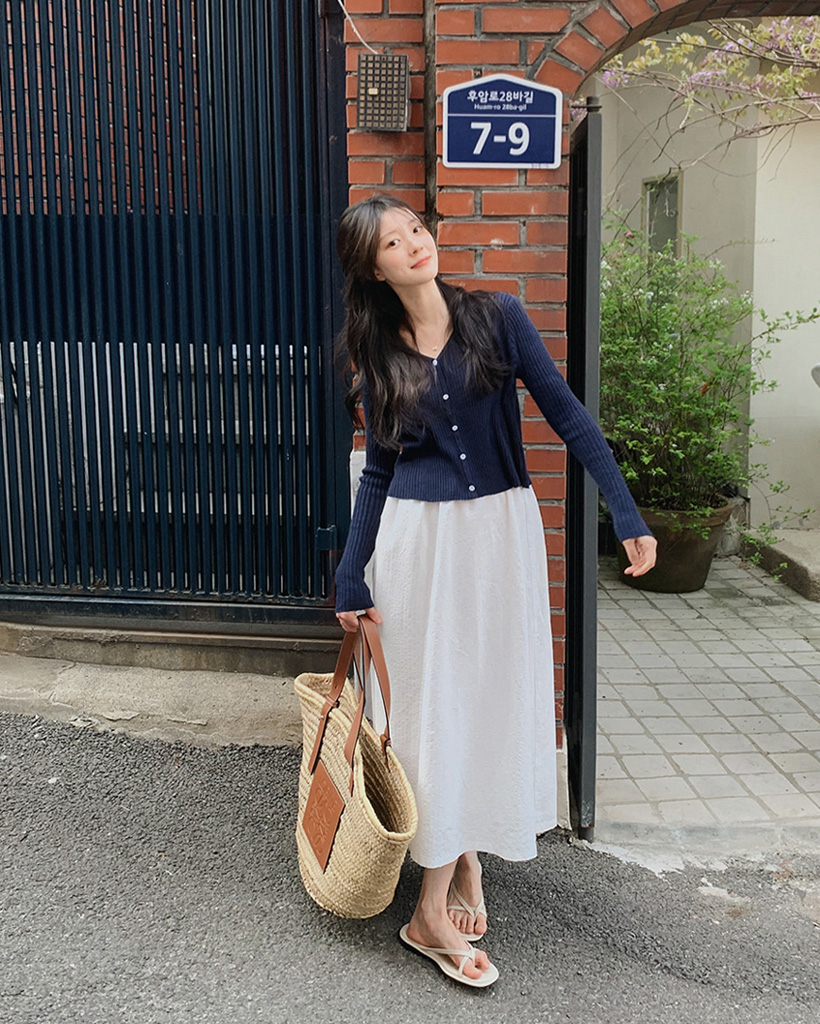 «overE» Vネックリブニットカーディガン ブルー90 裾丸Vネックニットカーディガン レディース(M ネイビー): 東京