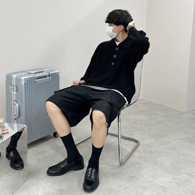 透かし網ボタンニット