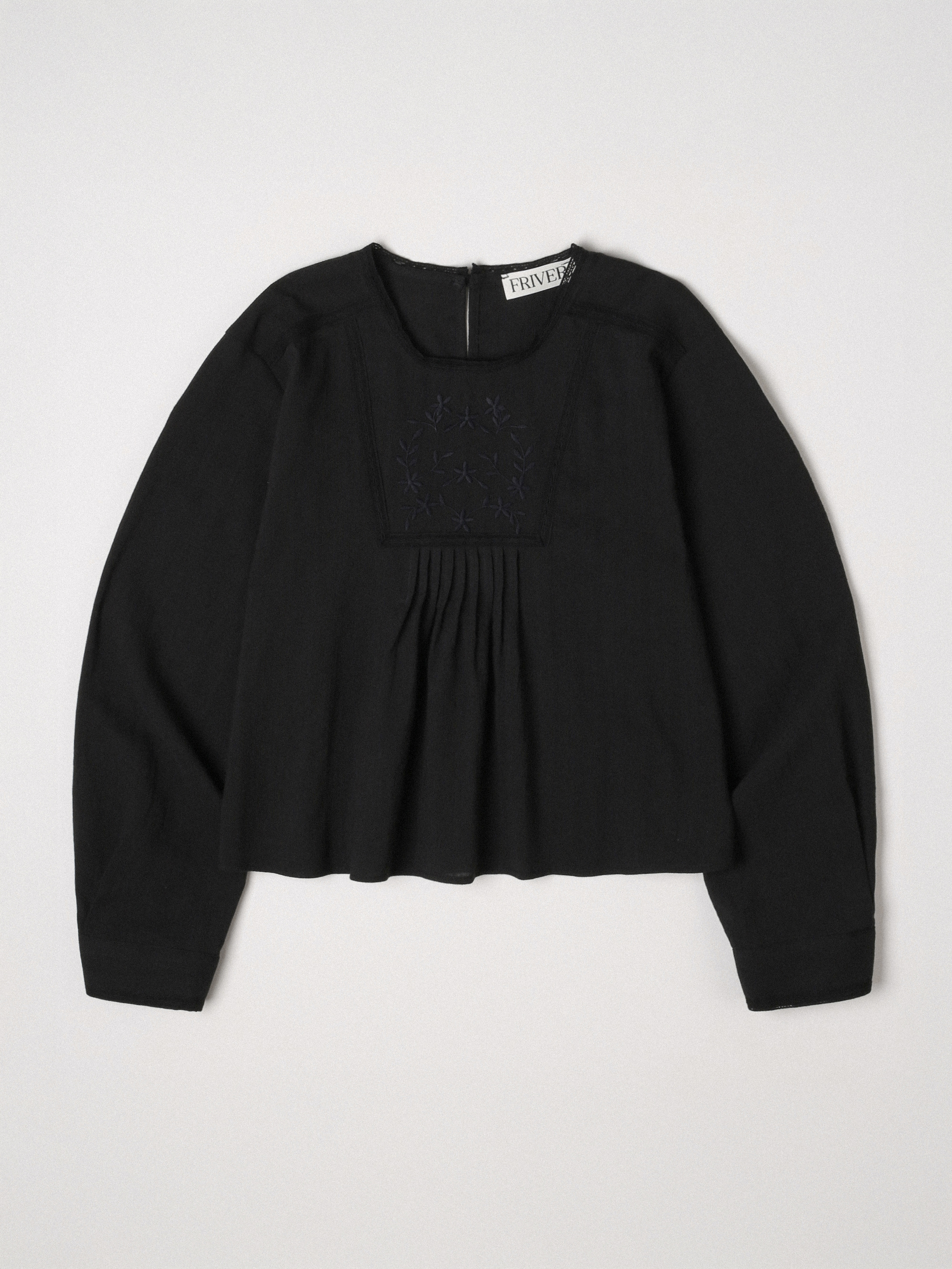 Pintuck flower lace blouse [FRSP06BL02]_Black