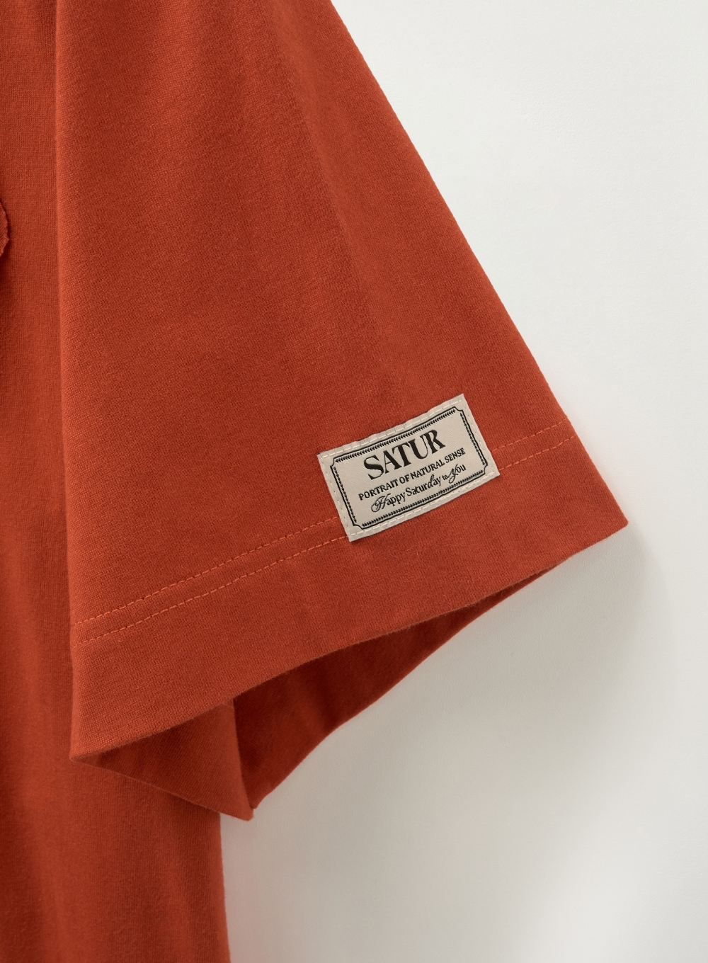 【SATUR】BON VOYAGE RAW-CUT APPLIQUE T-SHIRT Bon Voyage Raw-Cut Applique T-Shirt - Brick Orange