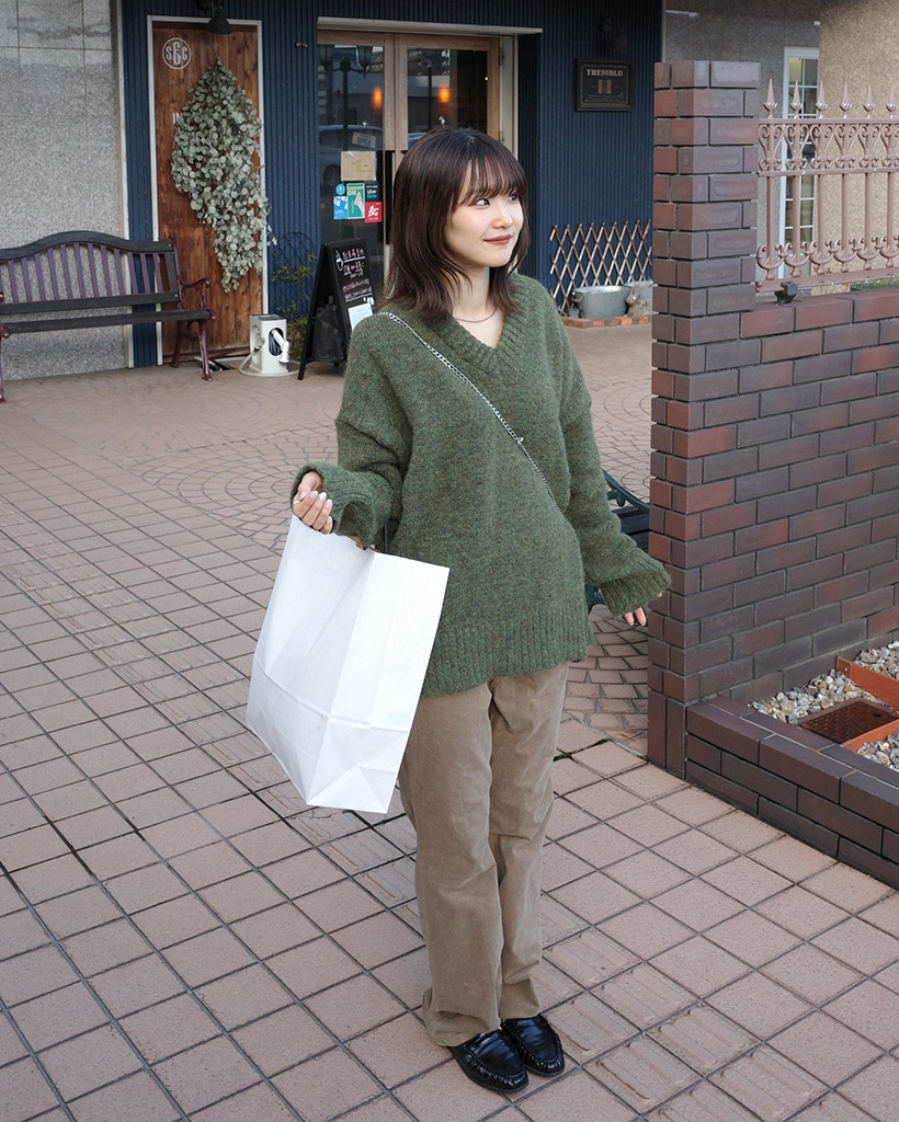 Vネッベーシックニット