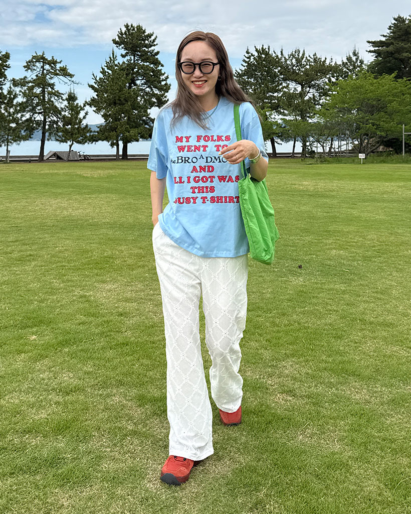 （ユニセックス）バイカラーレタリングハーフスリーブTシャツ