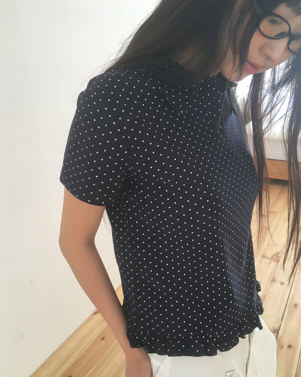 Hillda ドット柄フリル付き黒半袖Tシャツ original]ドットカラーフリル半袖Tシャツ | ファッション通販