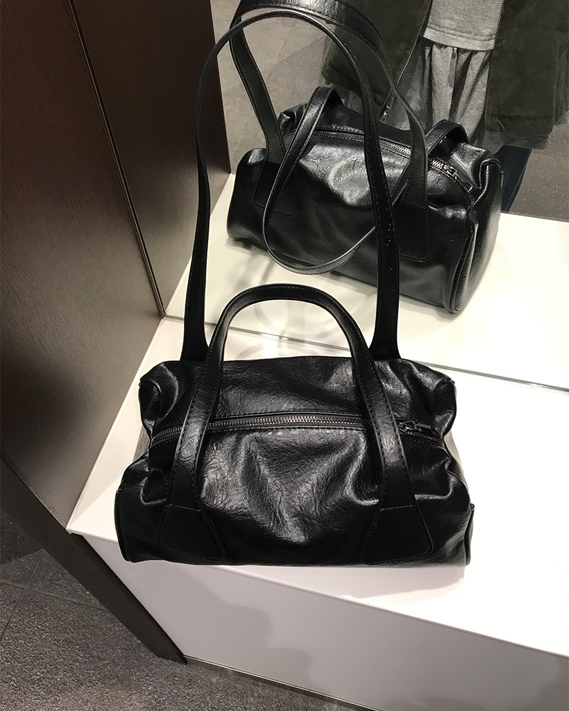 スクエアレザーショルダーバッグ