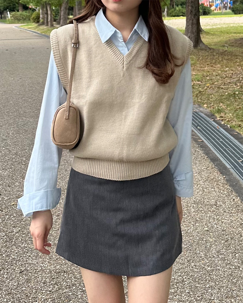 Vネックリブヘムセミクロップドニットベスト | ファッション通販サイト