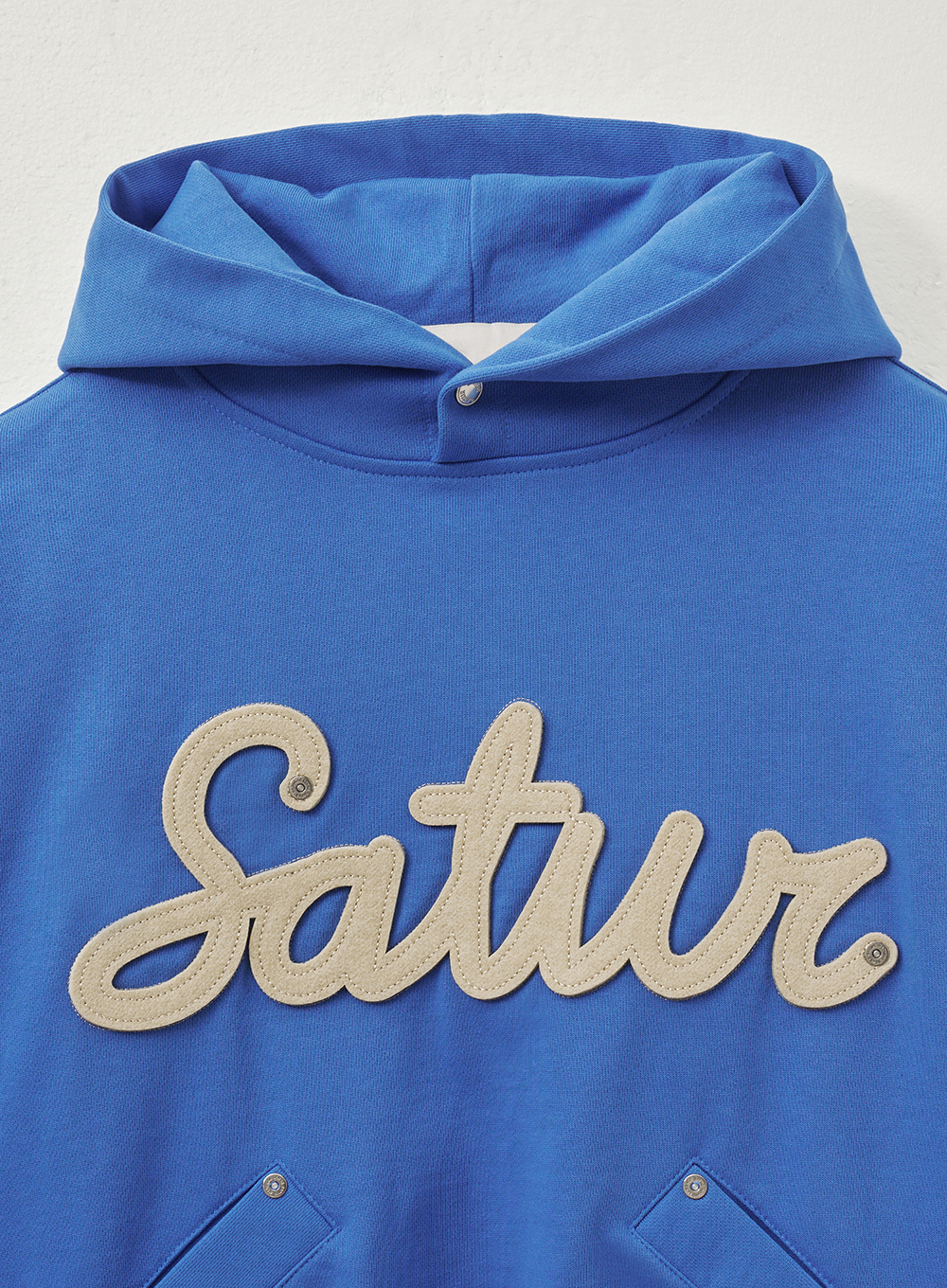 ★送料・関税込★SATUR★Satur Applique Rivet Hoodie★フード★ Satur Applique Rivet Hoodie - Blue | ファッション通販サイト NUGU