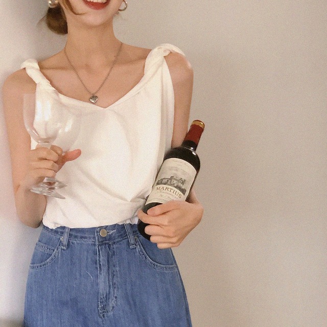 ツイストノースリーブブラウス