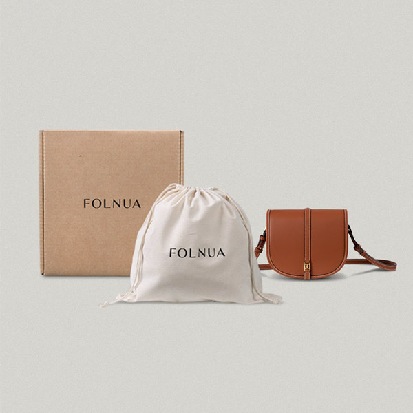 ★送料・関税込★FOLNUA★Classic Logo Poche Bag ★バッグ ○FOLNUA○CLASSIC LOGO POCHE BAG 2色 ショルダーバッグ 人気