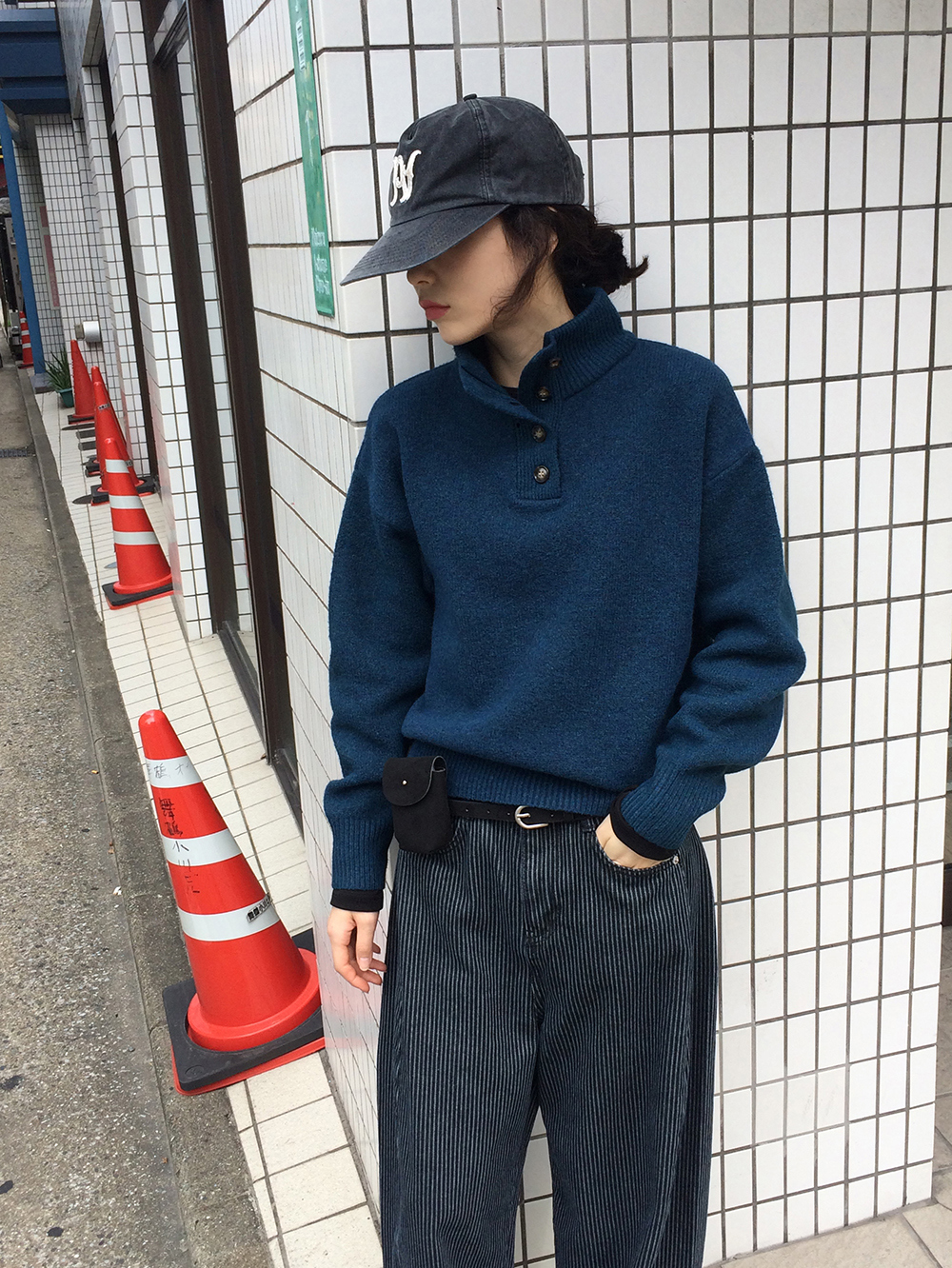 ウールボタン ハーフネックニット