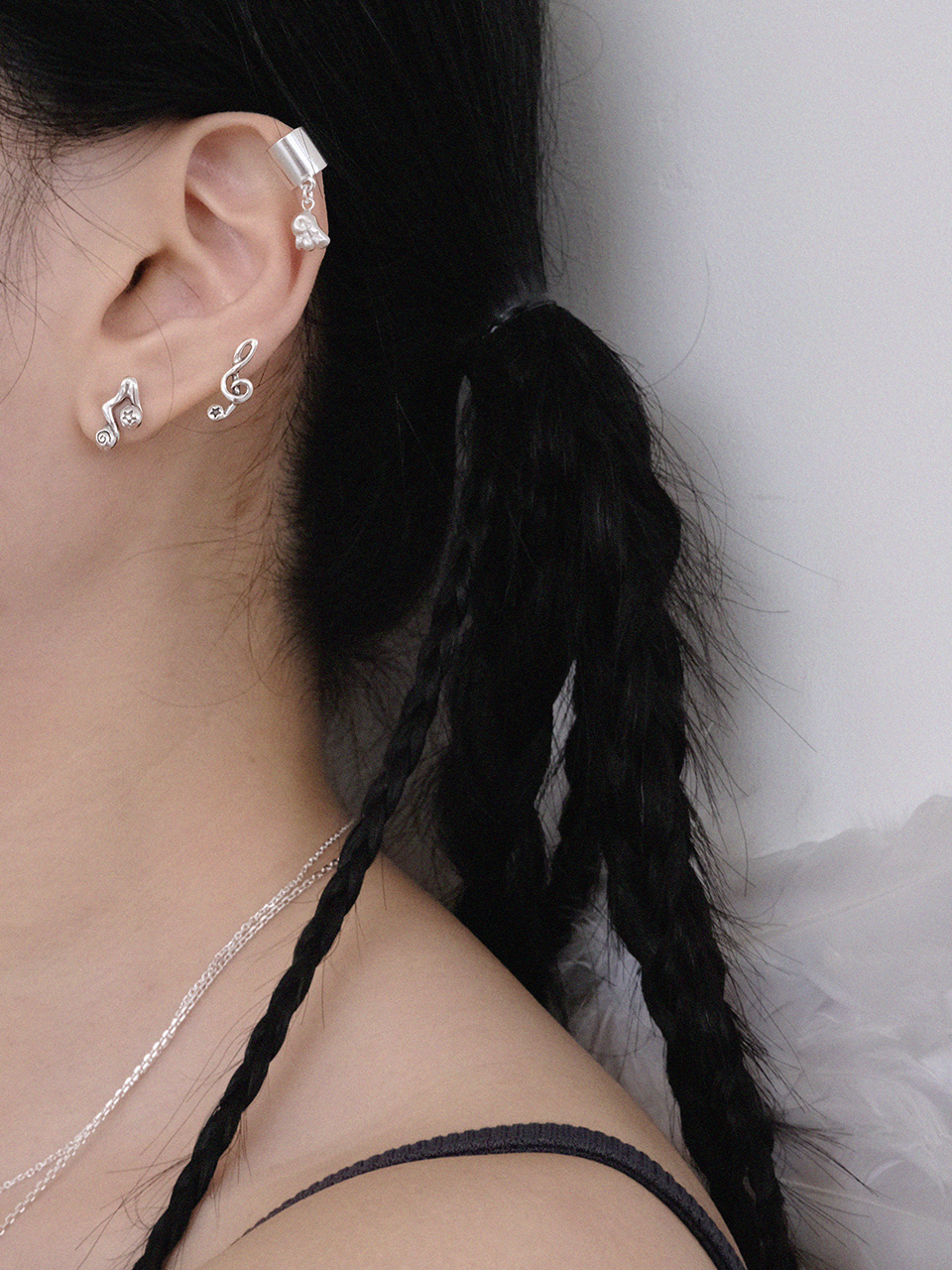 【TEE RING JAY】WHITE ETERNITY EAR CUFF ★ スングァン着用 TEE RING JAY】WHITE ETERNITY EAR CUFF ☆ スングァン着用