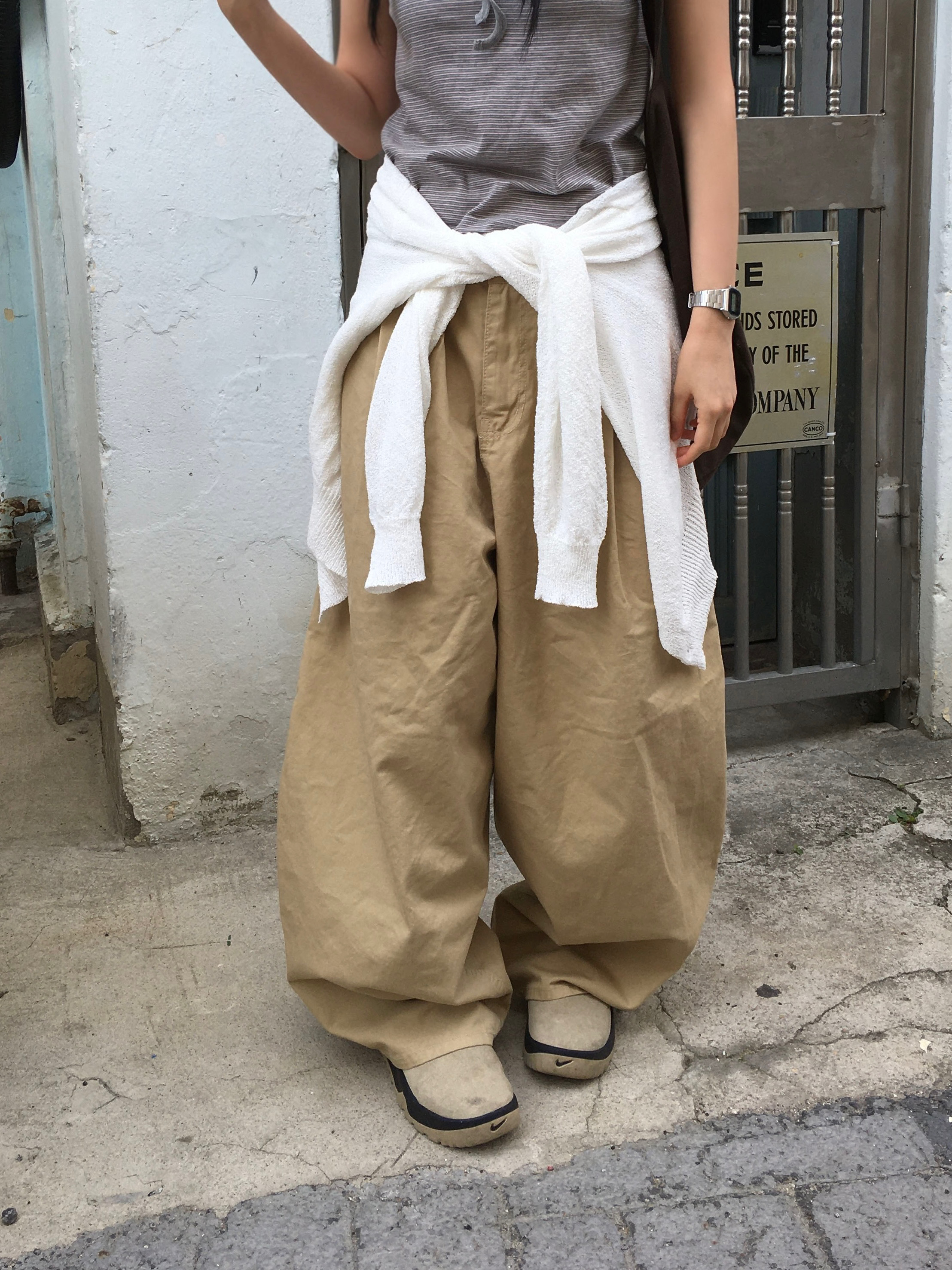 タック入りワイドチノパンツ | ファッション通販サイト NUGU