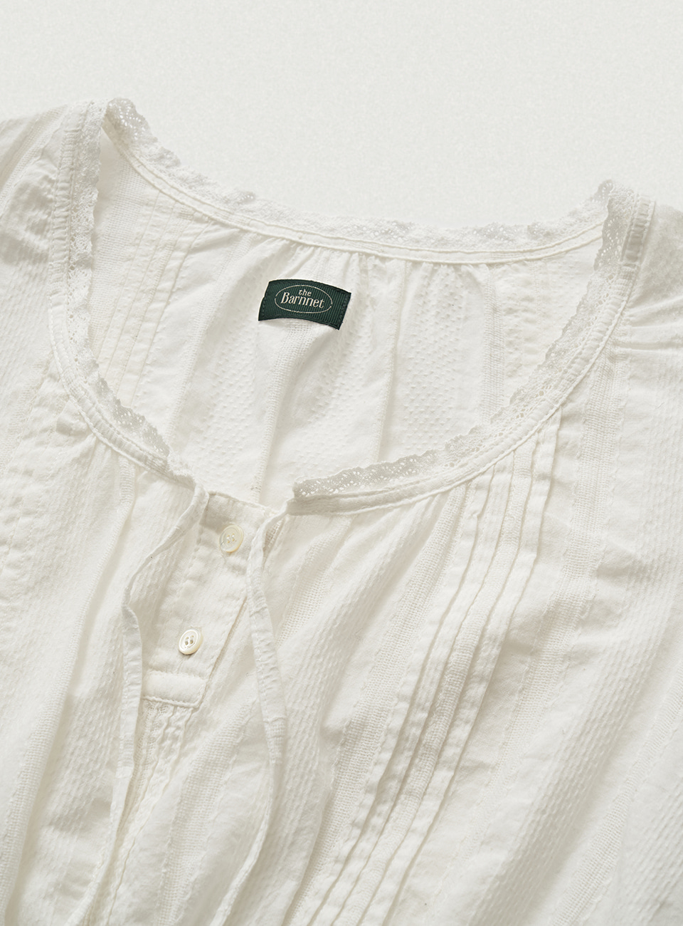 White Sud Pleatib Blouse | ファッション通販サイト NUGU