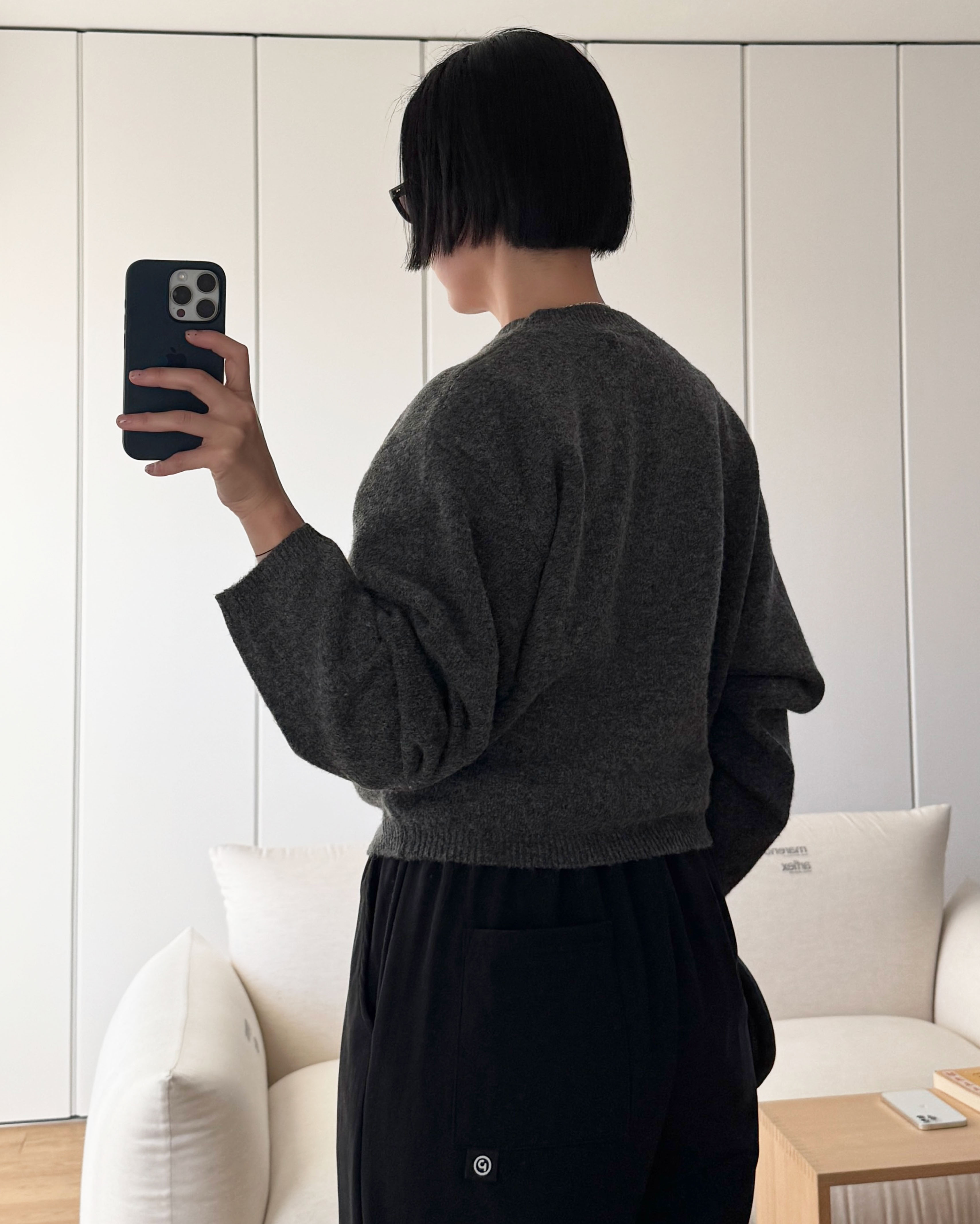 セミクロップドVネックニット | ファッション通販サイト NUGU