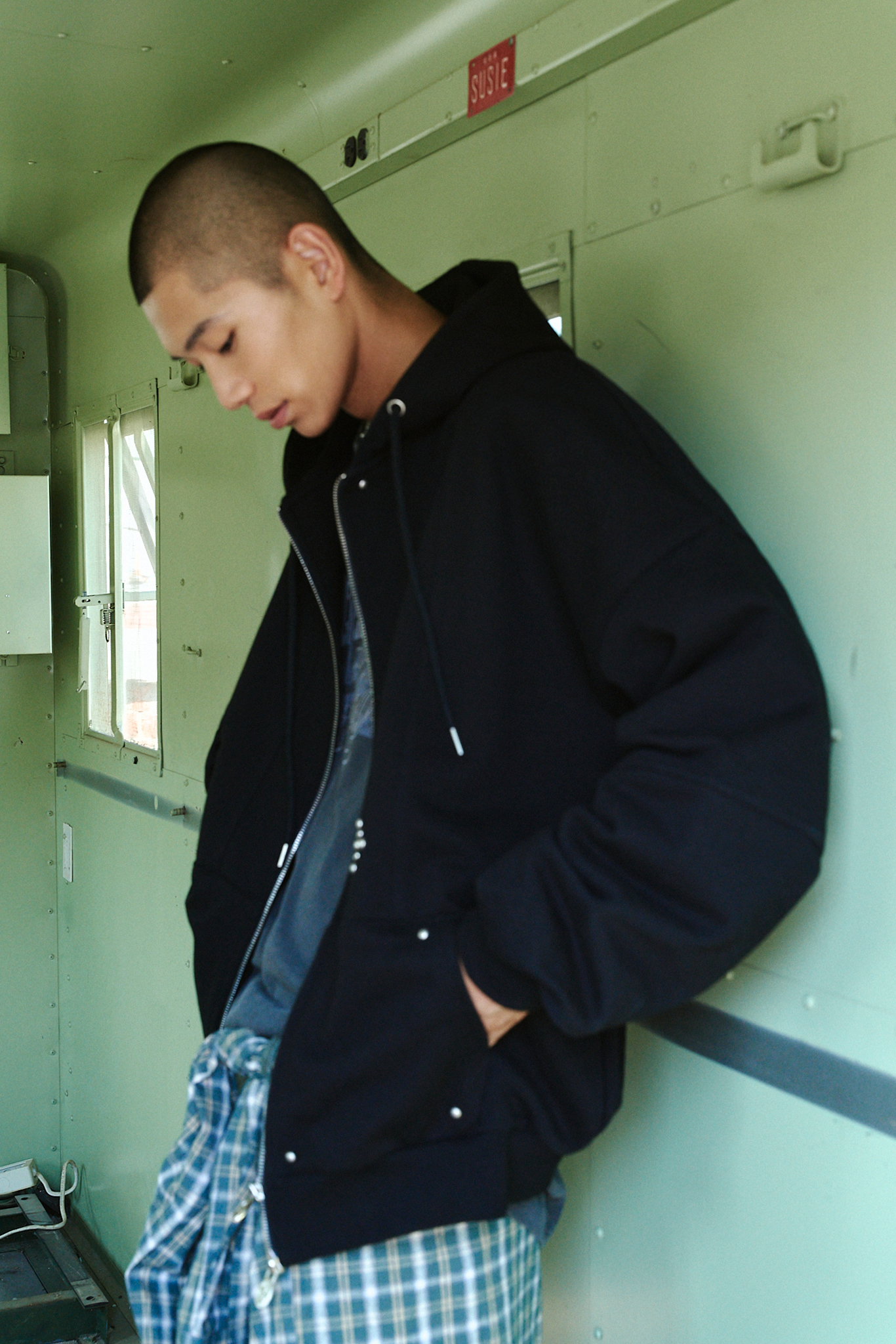 ぬん STUD LINE PATTERN HOOD ZIP-UP | ファッション通販サイト NUGU