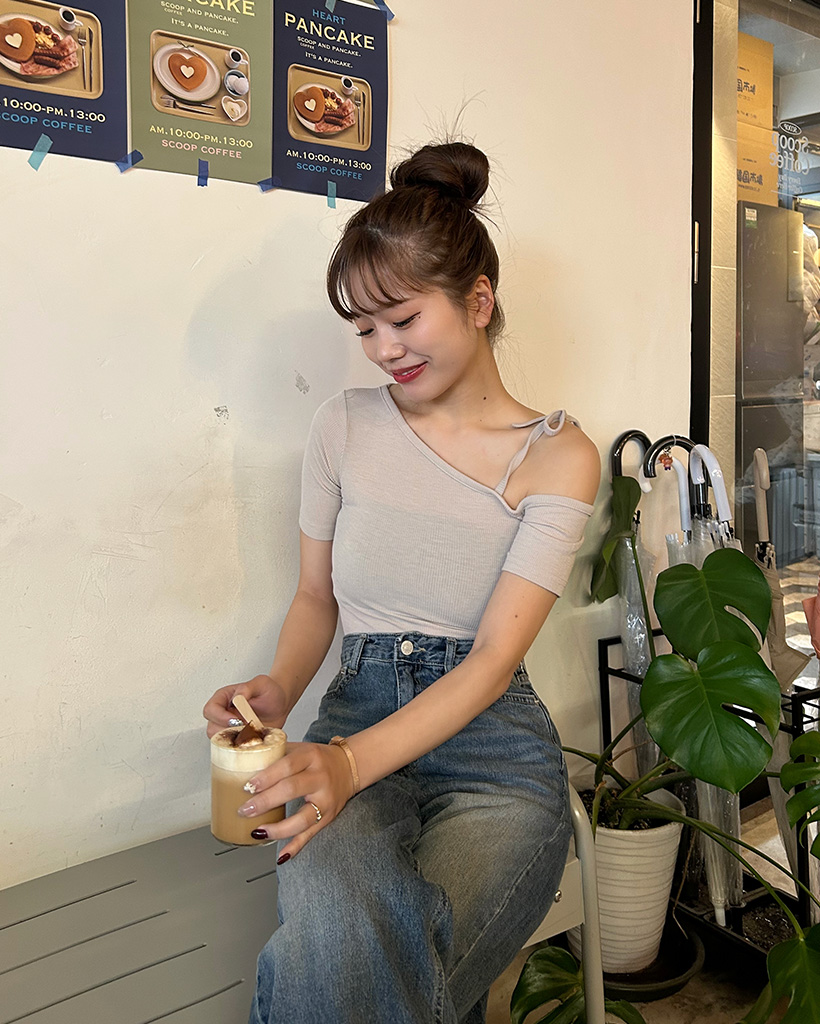 ワンショルダーストラップハーフスリーブTシャツ | ファッション