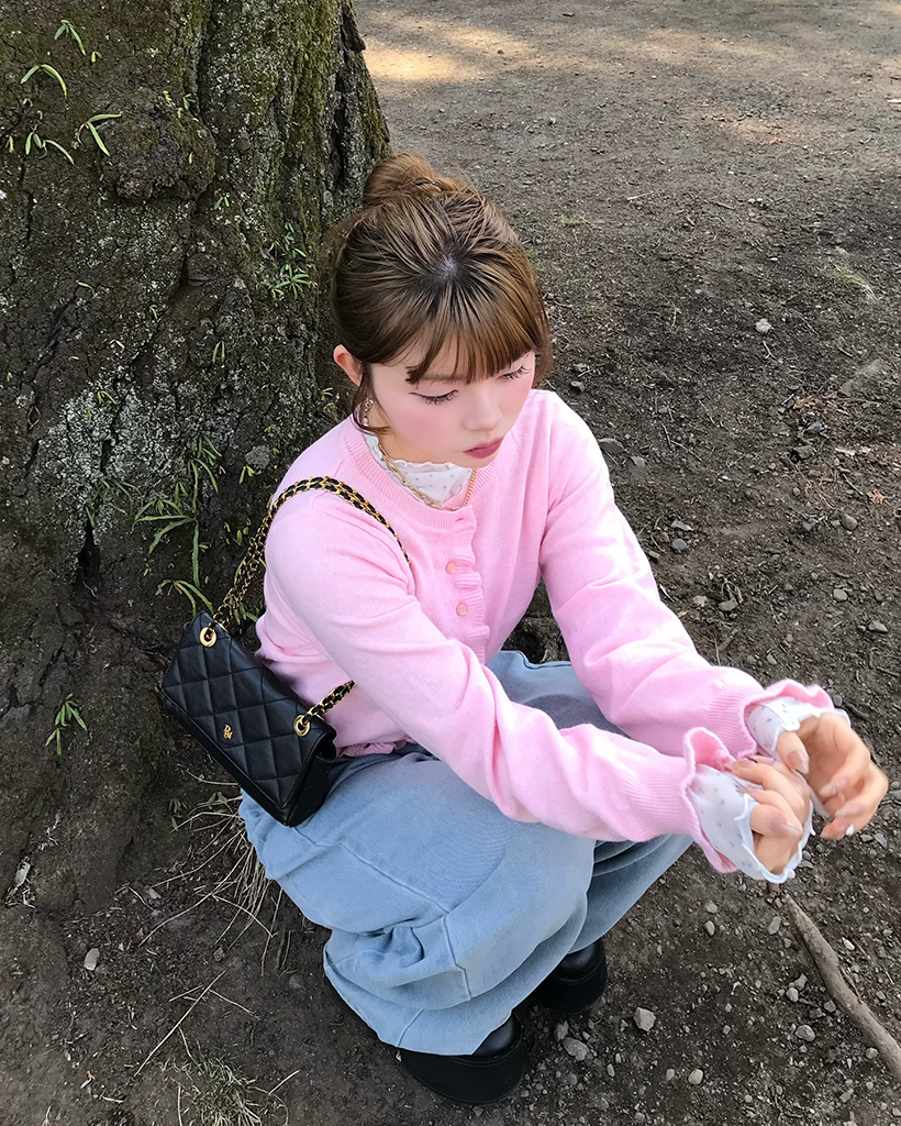 ボタンフリルニットカーディガン