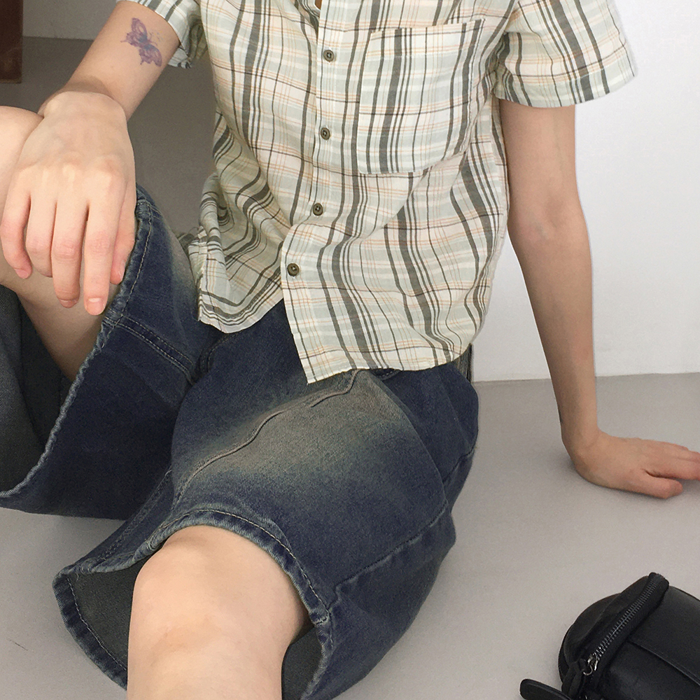 【boohoo】スターアップリケウォッシュドデニムショートパンツ ジェイダ GYDA ワンウォッシュH/Wデニムショーパン（ブラック