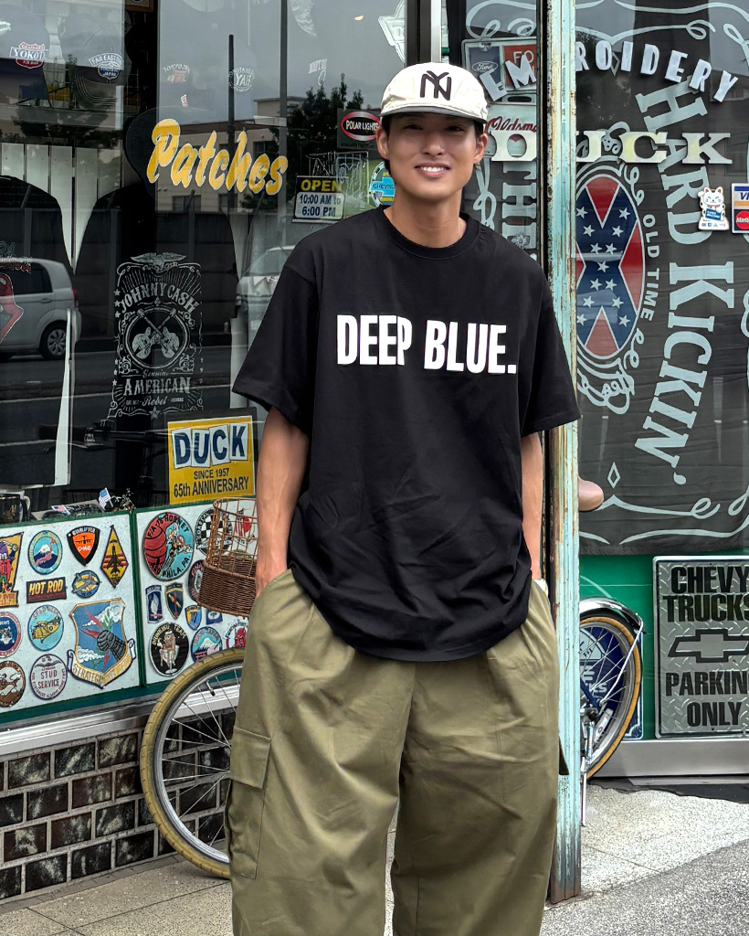 ユニセックス）ディープブルーレタリングハーフスリーブTシャツ