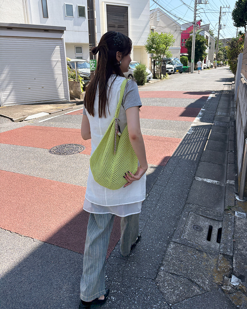 ハクナマタタcookiesイエローショルダーバッグ メッシュポケット付き キーリングセットニットショルダーバッグ | ファッション通販