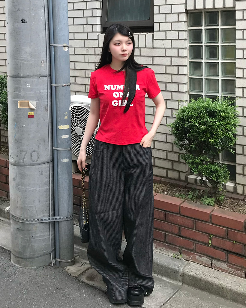 レタリングクロップドショットスリーブTシャツ | ファッション通販
