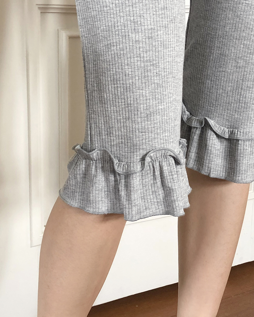 リブフリルカプリパンツ | ファッション通販サイト NUGU