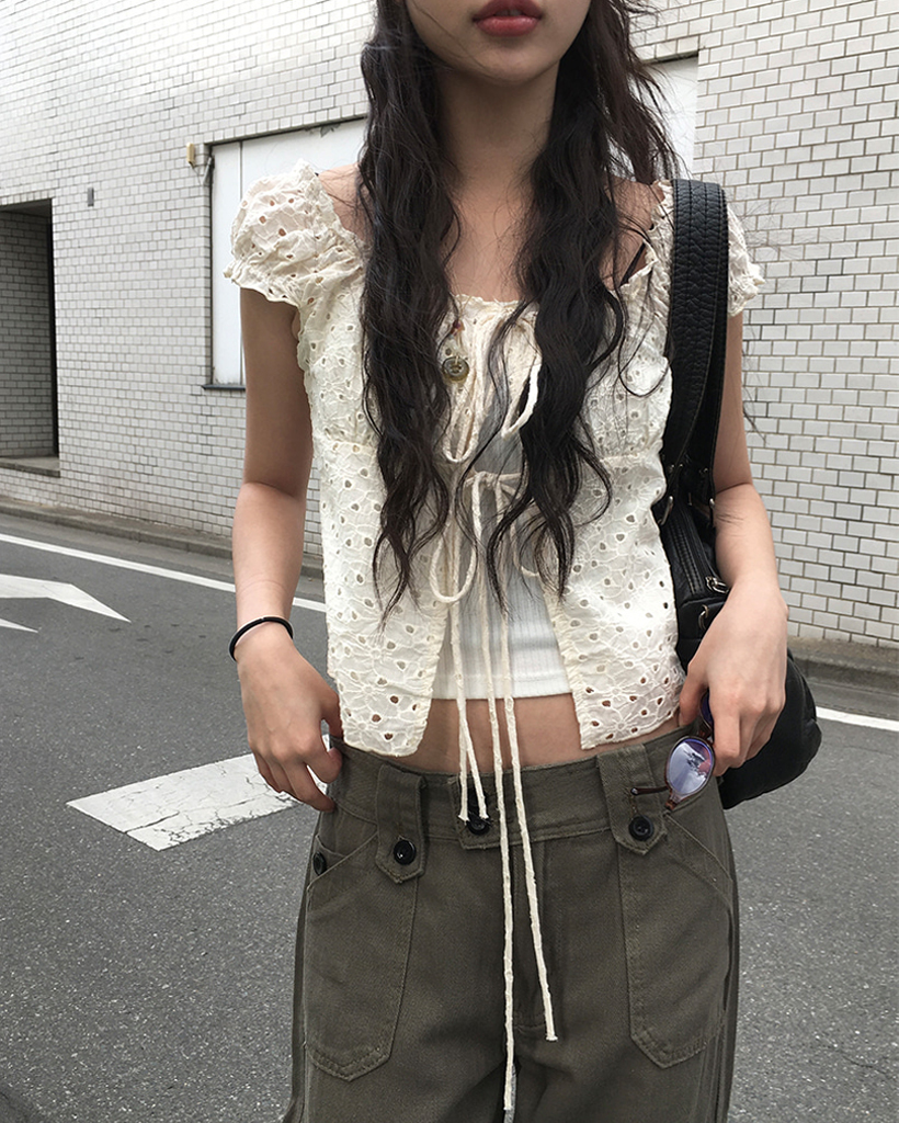 ブラウス シャツ アイレットフリルリボンフレンチスリーブブラウス レディース コーデお問い合わせ殺到] アイレットフリルリボンフレンチ