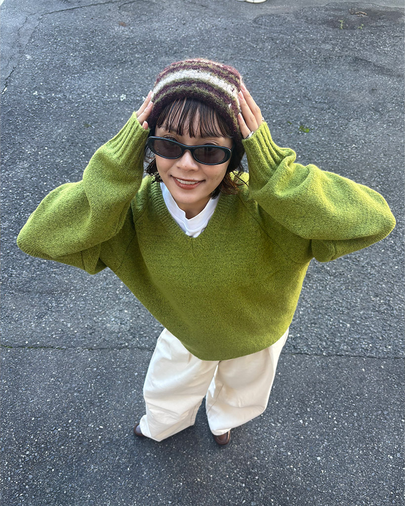 Vネックベーシックニット