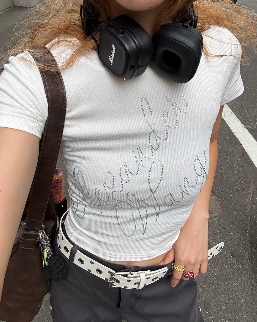 キュービックレタリングスリムクロップTシャツ