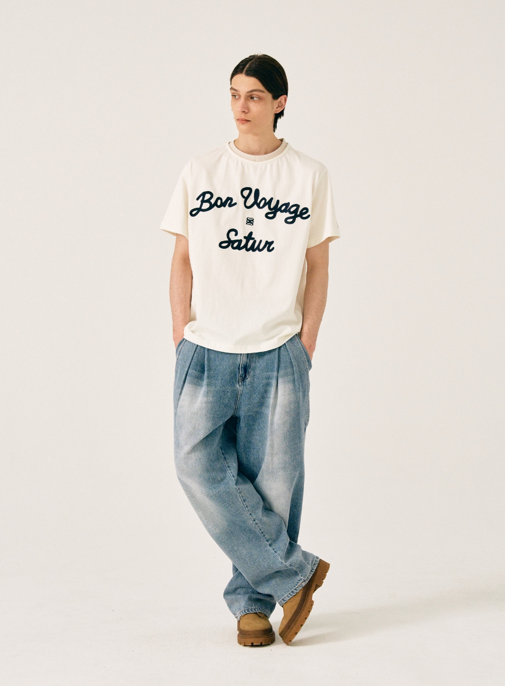 Satur Logo Voyage T-Shirt - Resort Ivory | ファッション通販
