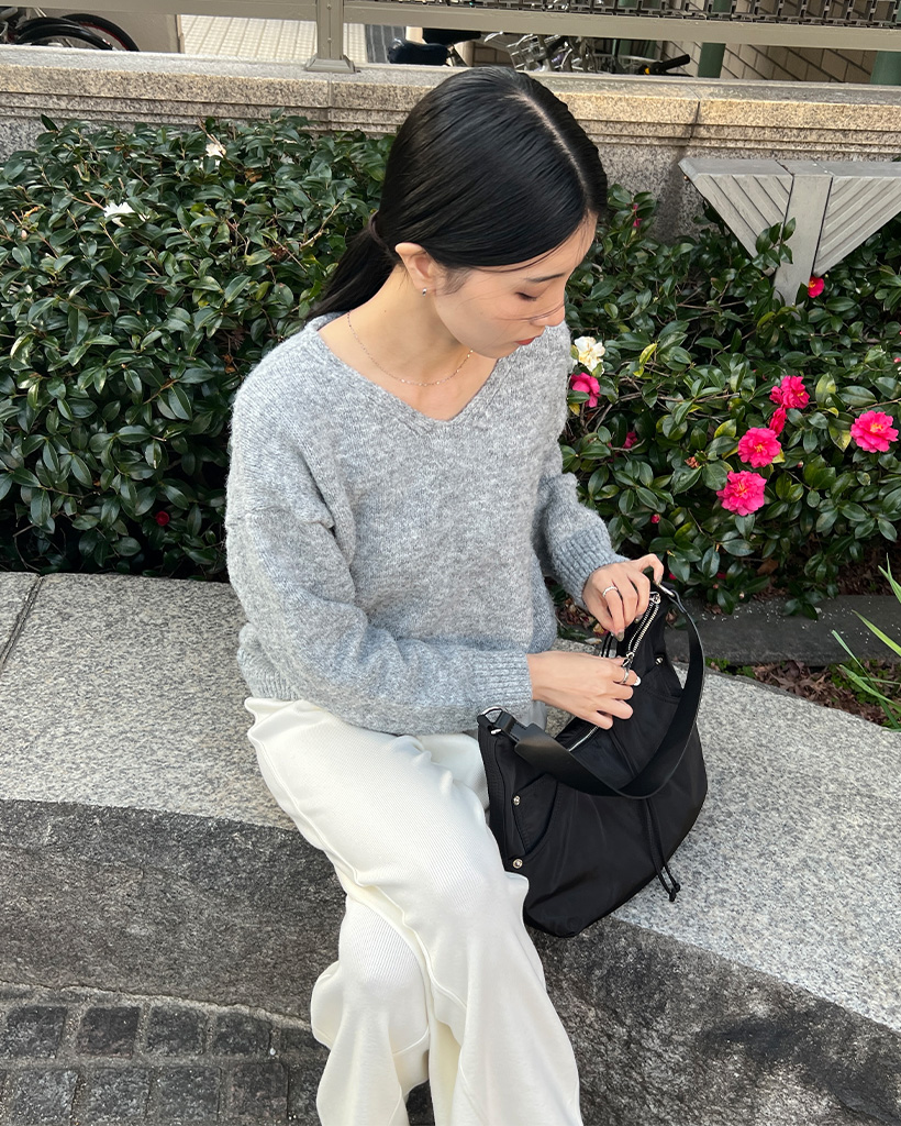 Vネックルーズフィットニット