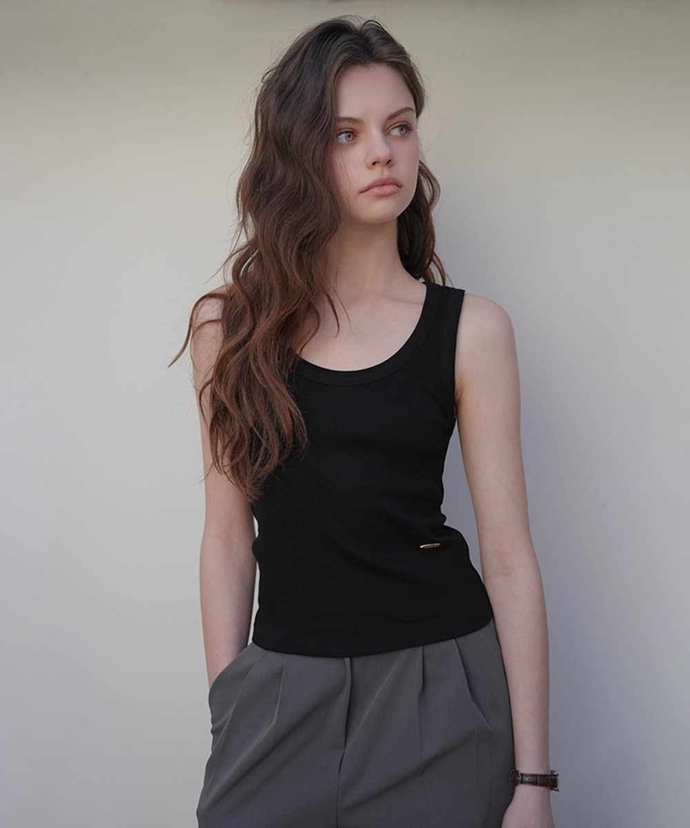 Solid Round Neck Sleeveless [Black]