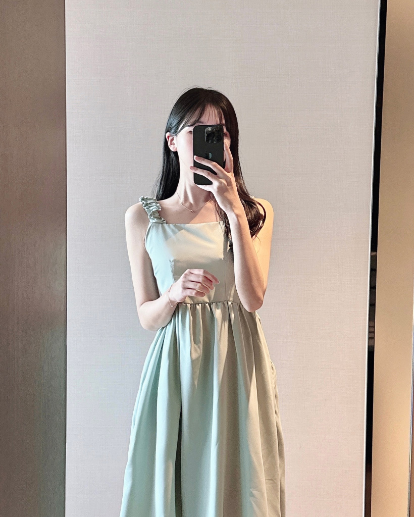 ま*む様 PINUE シャーリングキャミワンピース SAND BEIGE（サンド PINUE シャーリングキャミワンピース（SAND BEIGE）