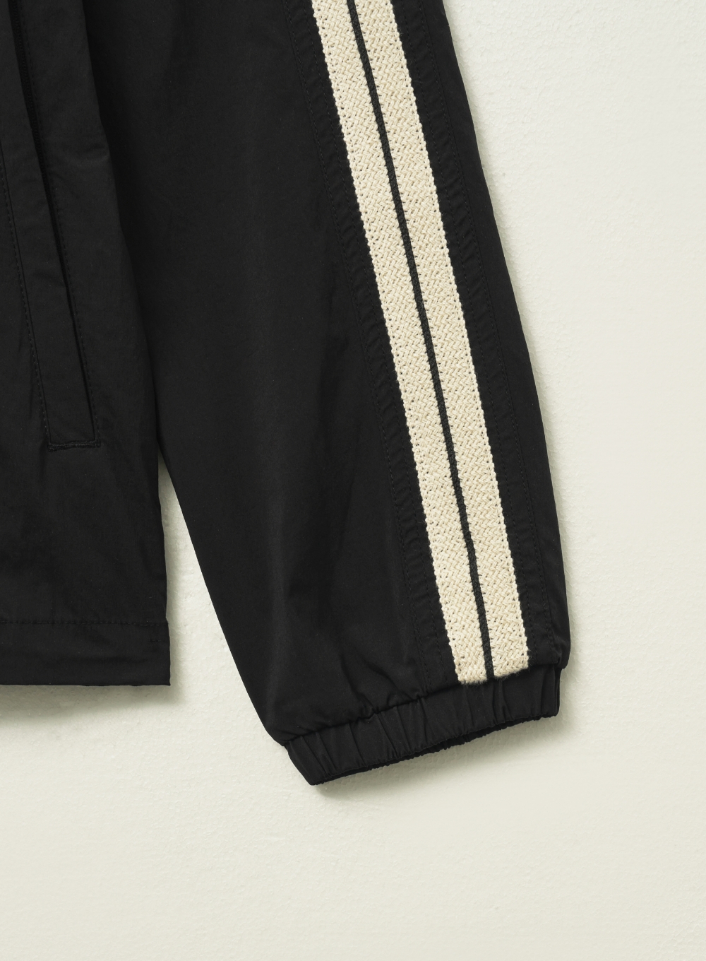 Lawton Packable Windbreaker - Black | ファッション通販サイト