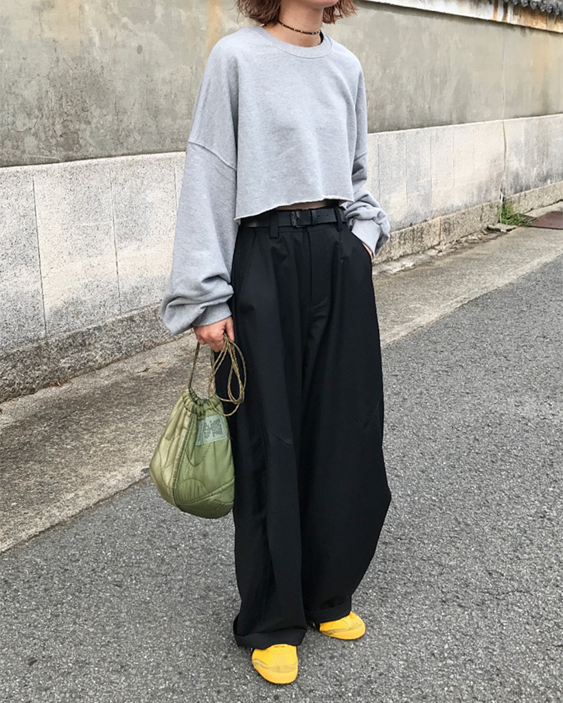 INSCRIRE クロップ　スウェットシャツ　タグ付き INSCRIRE クロップ スウェットシャツ タグ付き INSCRIRE