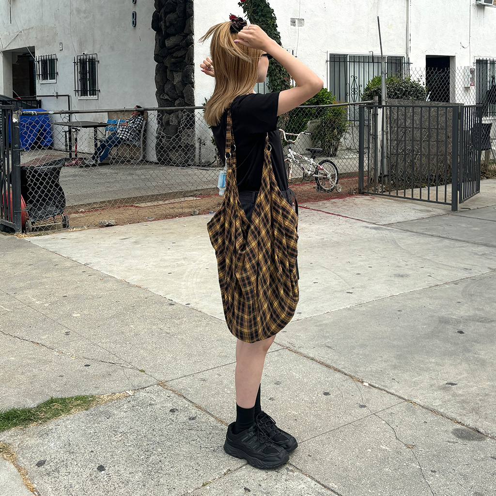 UGG カラフルチェック ショルダーバッグ UGG - UGG ショルダーバッグの通販 by 即購入歓迎⚠️ｺﾒﾝﾄはﾌﾟﾛﾌ